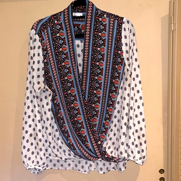 Xhilaration long sleeve top , deep V open front size large - Picture 1 of 8